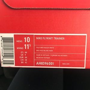 Nike Fly Knit-Men’s Size 10, Women’s Size 11.5